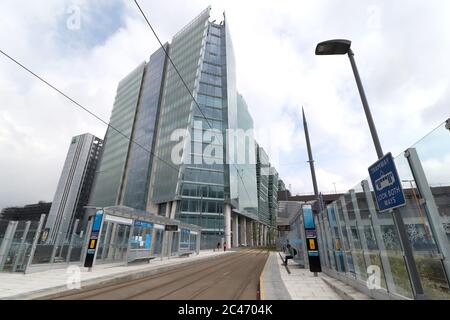 Il numero tre Snowhill completa la fase finale dello sviluppo che porta al St Chads Circus. Edificio numero tre visto dalla nuova stazione della metropolitana di St Chads. Foto Stock