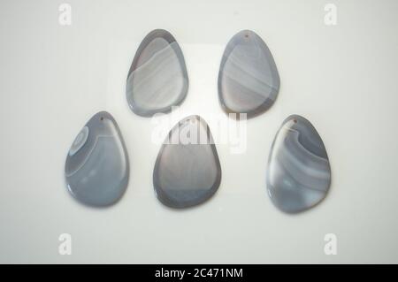 Cabochon grigio naturale agata cinque pezzi Foto Stock