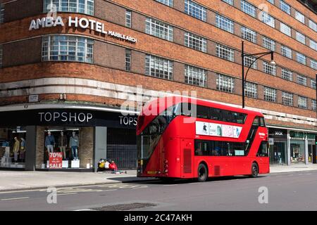 Il negozio di punta della multinazionale britannica di abbigliamento Topshop a Londra Oxford Street. Foto Stock