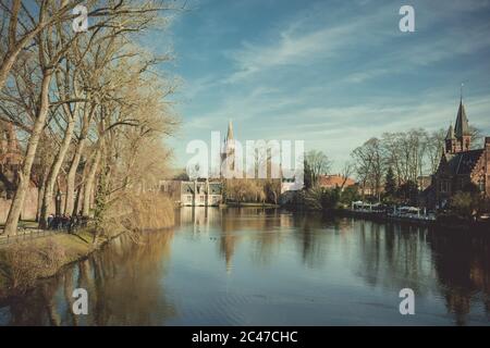 Vista panoramica sul lago Minnewater di Bruges, Belgio Foto Stock