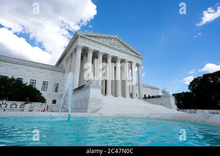 Washington, DC, Stati Uniti. 24 Giugno 2020. La Corte Suprema si trova a Washington, DC, Stati Uniti, mercoledì 24 giugno 2020. Credit: Stefani Reynolds/CNP | Usage worldwide Credit: dpa/Alamy Live News Foto Stock