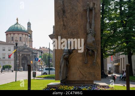 Monumento al Partigiano(1977) dello scultore italiano Giacomo Manzù (Giacomo Manzoni). Buongiorno 25 aprile con la canzone bella ciao. Foto Stock