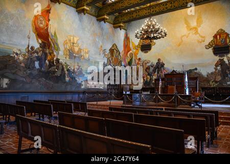 La splendida sala murale raffigura la storia di Santa Barbra al tribunale della contea di Santa Barbara a Santa Barbara, California, USA Foto Stock