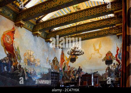 La splendida sala murale raffigura la storia di Santa Barbra al tribunale della contea di Santa Barbara a Santa Barbara, California, USA Foto Stock