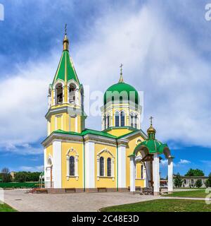 Izmail, Ucraina 06.07.2020. Chiesa di San Nicola a Izmail, Ucraina, in una giornata estiva soleggiata Foto Stock