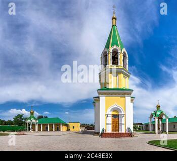 Izmail, Ucraina 06.07.2020. Chiesa di San Nicola a Izmail, Ucraina, in una giornata estiva soleggiata Foto Stock