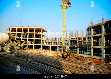 Surat, India - marzo 2018 : Vista dall'alto di una nuova costruzione di edifici a Surat Foto Stock