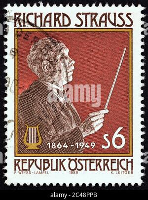 AUSTRIA - CIRCA 1989: Un francobollo stampato in Austria rilasciato per il 125° anniversario di nascita di Richard Strauss mostra Richard Strauss (compositore) Foto Stock