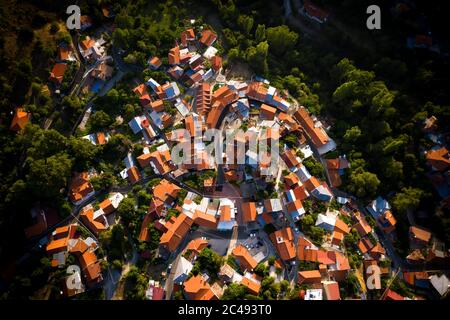 Vista dall'alto del villaggio di Foini, Cipro. Foto Stock