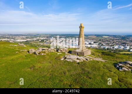 Fotografia aerea di Carn Brea, Redruth, Cornovaglia, Inghilterra, Regno Unito Foto Stock