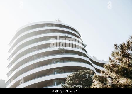 Montenegro, Budva, 25 giugno 2020: Vista dell'edificio contro il cielo. Foto Stock