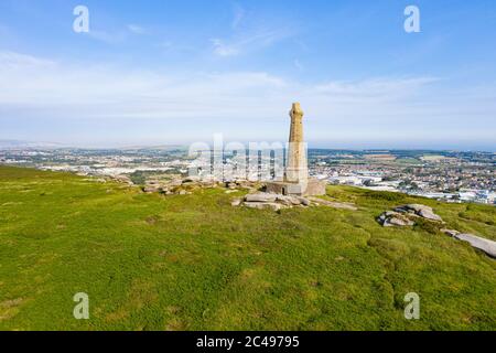 Fotografia aerea di Carn Brea, Redruth, Cornovaglia, Inghilterra, Regno Unito Foto Stock