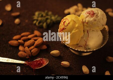 Mango e gelato alla vaniglia Foto Stock