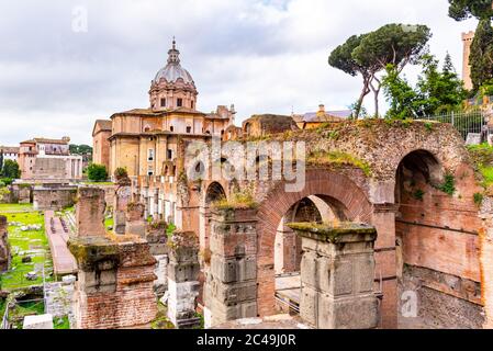 Chiesa di San Luca e Martina e Curia Julia senato casa. Foro Romano, Roma, Italia. Foto Stock