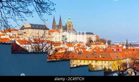 Castello di Praga, ceco: Prazsky hrad, con la Cattedrale di San Vito, Hradcany, Praga Repubblica Ceca Foto Stock