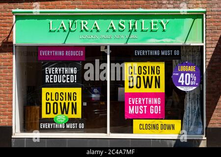 Brentwood Essex 25 giugno 2020 Laura Ashley store in Brentwood chiusura dopo la catena è caduto in amministrazione Credit: Ian Davidson/Alamy Live News Foto Stock