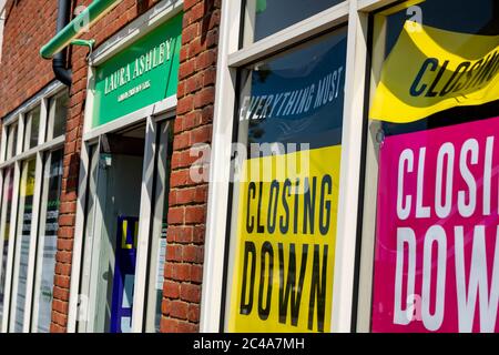 Brentwood Essex 25 giugno 2020 il negozio Laura Ashley di Brentwood chiude la vendita dopo che la catena è entrata in amministrazione, Credit: Ian Davidson/Alamy Live News Foto Stock