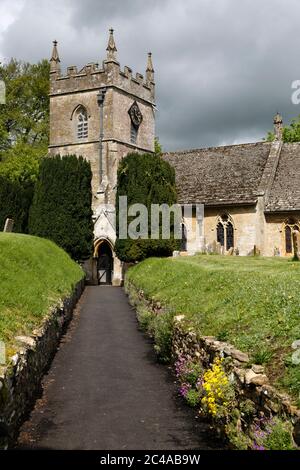 La chiesa di San Pietro, Upper Slaughter, Cotswolds, Gloucestershire, England, Regno Unito, Europa Foto Stock