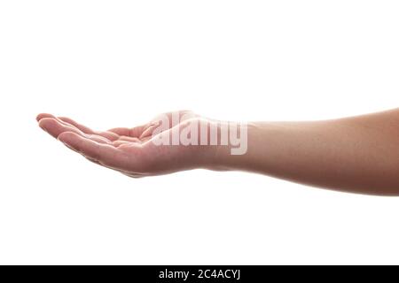 Il gesto della mano si apre come tenere qualcosa sul palmo isolato su sfondo bianco con tracciato di ritaglio Foto Stock