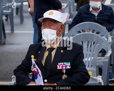 Cheorwon, Corea del Sud. 25 Giugno 2020. Un veterano della guerra coreana partecipa ad una cerimonia commemorativa del 70° anniversario dell'inizio della guerra coreana il 25 giugno 2020 a Cheorwon, Corea del Sud. Foto di Thomas Maresca/UPI Credit: UPI/Alamy Live News Foto Stock