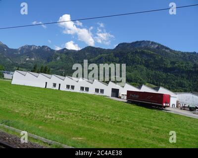 Bellissima natura e architettura austriaca. Feldkirch e Bregenz sono posti fantastici dove soggiornare. Montagne e città, senza fliter Foto Stock