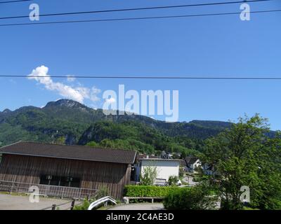 Bellissima natura e architettura austriaca. Feldkirch e Bregenz sono posti fantastici dove soggiornare. Montagne e città, senza fliter Foto Stock