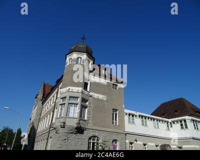 Bellissima natura e architettura austriaca. Feldkirch e Bregenz sono posti fantastici dove soggiornare. Montagne e città, senza fliter Foto Stock