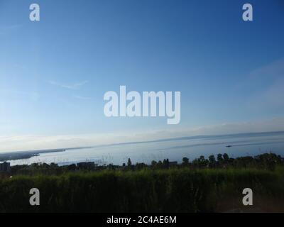 Bellissima natura e architettura austriaca. Feldkirch e Bregenz sono posti fantastici dove soggiornare. Montagne e città, senza fliter Foto Stock