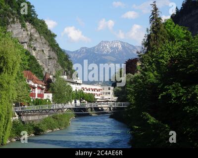 Bellissima natura e architettura austriaca. Feldkirch e Bregenz sono posti fantastici dove soggiornare. Montagne e città, senza fliter Foto Stock