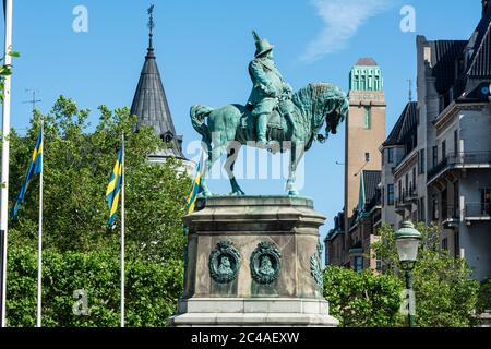 Malmo, Svezia - 25 giugno 2020: Statua di re Carlo X Gustaf di Svezia su un cavallo. Questo re sconfisse la Danimarca in una grande battaglia nel 1658 e vinse Scania in Svezia. Foto di alta qualità Foto Stock