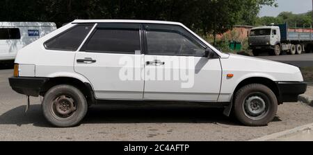 Kazakhstan, Ust-Kamenogorsk - 1 giugno 2020. Auto LADA Samara. Vaz 2109. Vecchia auto. Foto Stock