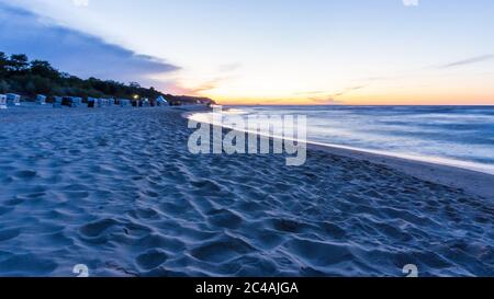 Tramonto sulla spiaggia di Heringsdorf sull'isola di Usedom Foto Stock