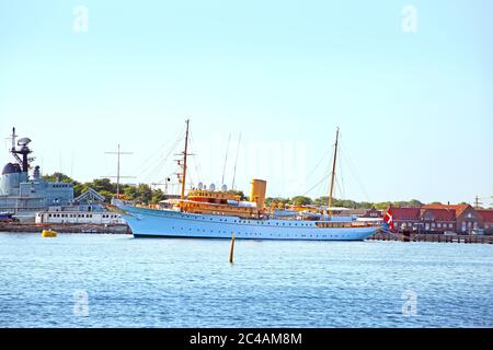 Il Royal Yacht Dannebrog danese nel porto di Copenaghen, Danimarca. Foto Stock