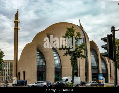 colonia, NRW, Germania, 06 15 2020, moschea di colonia ehrenfeld, cielo nuvoloso Foto Stock