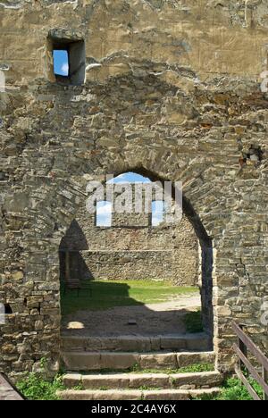 Porta al castello di Hukvaldy, Moravskoslezský kraj, Repubblica Ceca Foto Stock