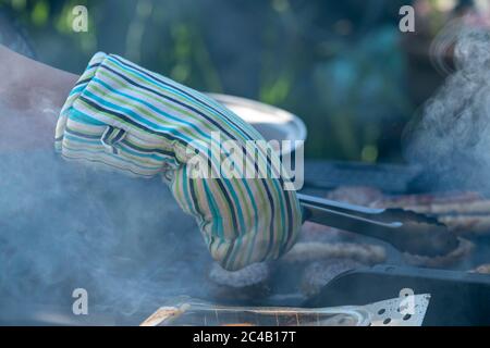 Brentwood Essex 25 giugno 2020 METEO barbecue estivo in giardino Brentwood Essex Credit: Ian Davidson/Alamy Live News Foto Stock