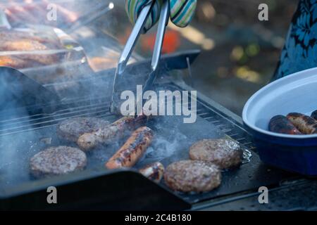 Brentwood Essex 25 giugno 2020 METEO barbecue estivo in giardino Brentwood Essex Credit: Ian Davidson/Alamy Live News Foto Stock