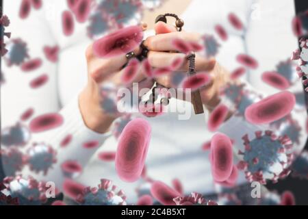 Immagine digitale composita del coronavirus contro la sezione centrale della donna che tiene il rosario cattolico nel backg Foto Stock