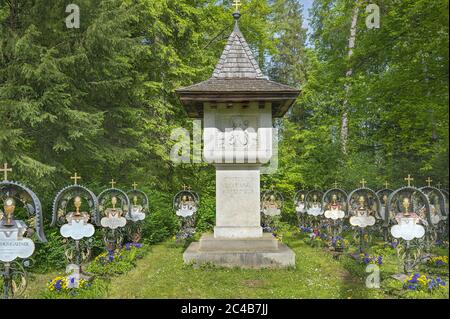 Monumento commemorativo e cimitero della Congregatio Mariana Sacerdotalis, Waldfriedhof, Monaco, alta Baviera, Baviera, Germania Foto Stock