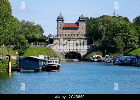 Vecchio blocco albero Waltrop sul canale Dortmund-EMS, Waltrop, Ruhr, Nord Reno-Westfalia, Germania Foto Stock