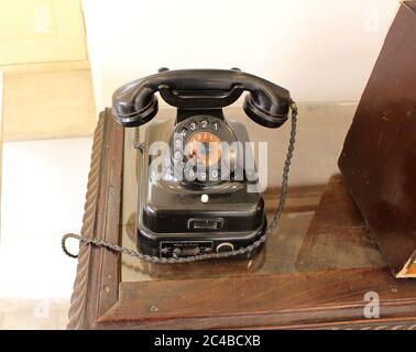 Telefono fisso con linea rotante vecchio stile Foto Stock