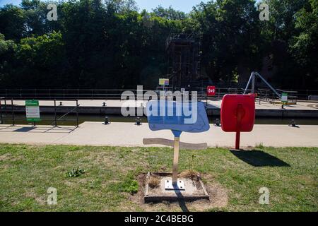 Cartello che mostra Maidstone Millennium River Park. Parco nazionale del ponte di teston Foto Stock