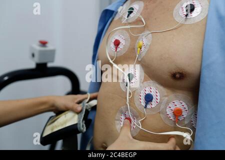 Test cardiologico. ECG sotto sforzo. Ospedale. Ho Chi Minh City. Vietnam. Foto Stock