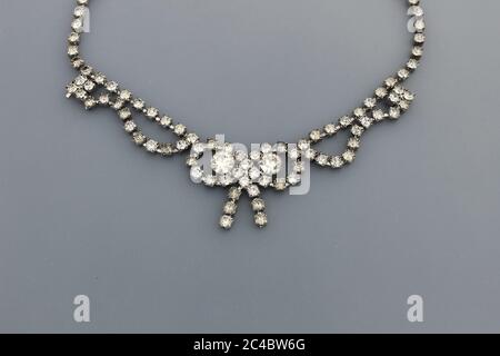 Art Deco rhinestones girocollo choker placcato rodio Foto Stock