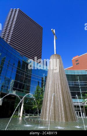 Jeffress Fountain Plaza, primo Battista centro di culto, Dallas, Texas, Stati Uniti d'America Foto Stock