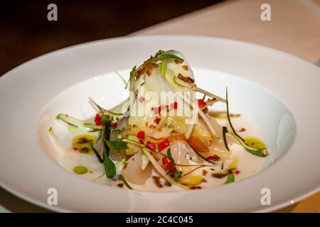 Piatto gourmet dello chef stellato Michelin Anton Schmaus Foto Stock