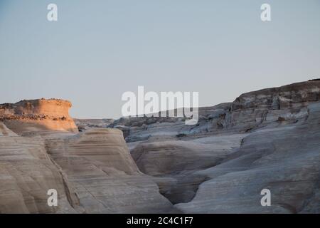 Tramonto a Sarakiniko Beach a Milos, Grecia Foto Stock