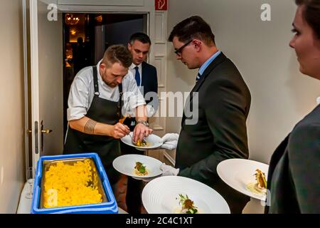 Il Chef Nick Bril della Stella Michelin al Rheingau Gourmet Festival di Hattenheim, Eltville am Rhein, Germania Foto Stock