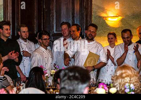 Il Chef Nick Bril della Stella Michelin al Rheingau Gourmet Festival di Hattenheim, Eltville am Rhein, Germania Foto Stock
