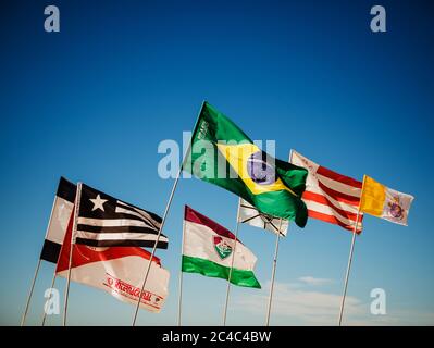 Bandiere che sventolano a Rio de Janeiro, Brasile Foto Stock